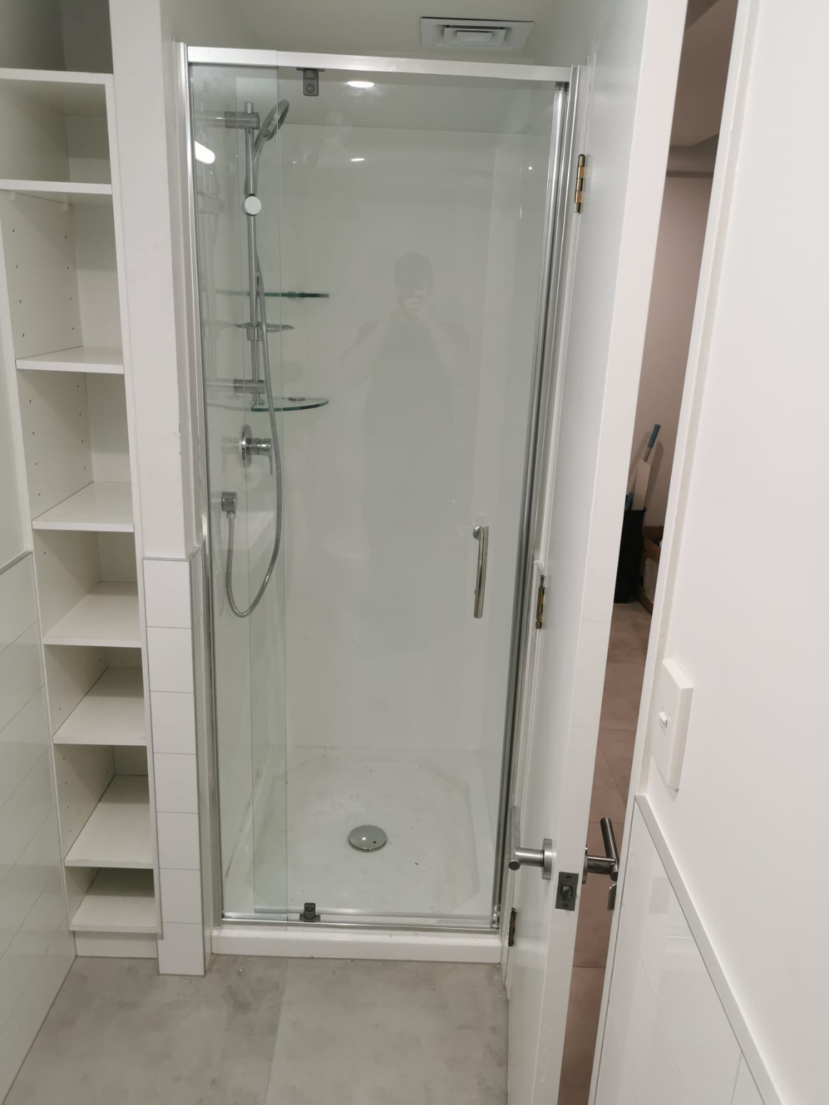 Framed Alcove Adjustable Door