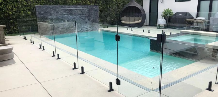 Frameless Glass Pool Fences: A Timeless Trend in Luxury Homes