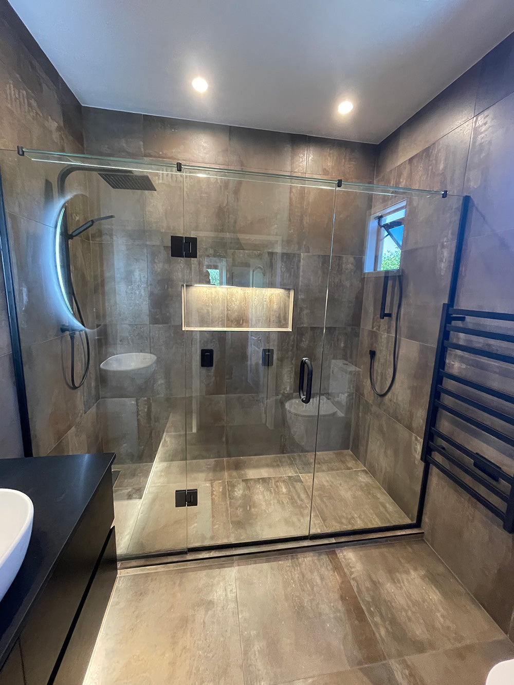 Alcove Showers Hinged