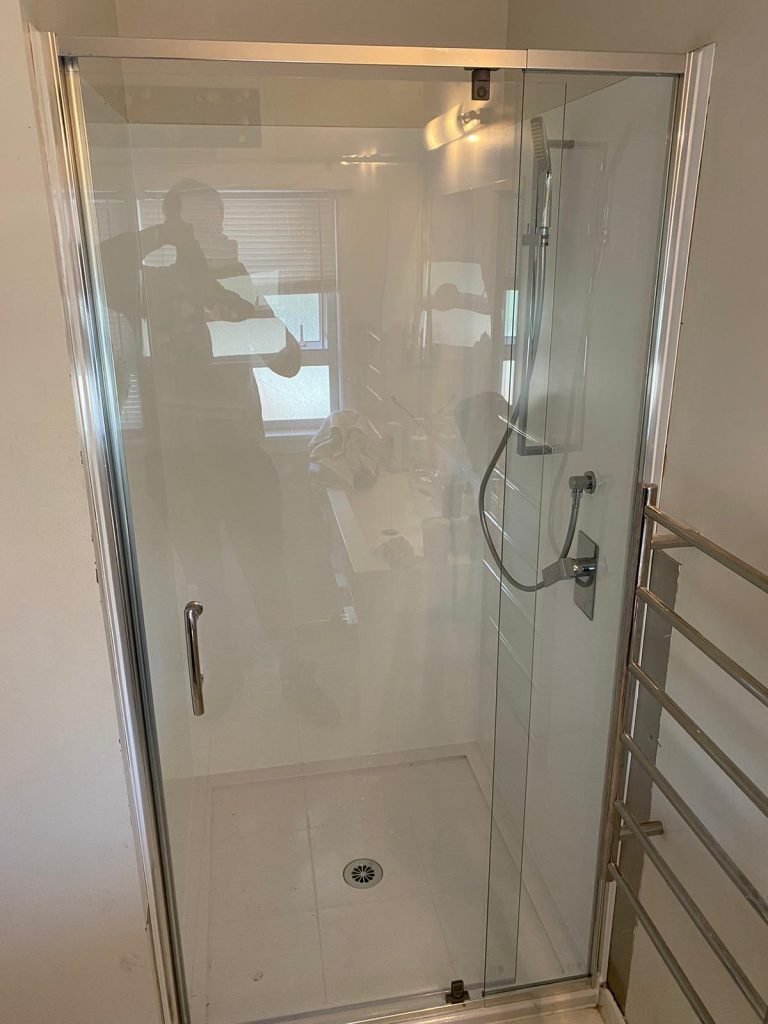 Framed Alcove Adjustable Door in 715-785 finish